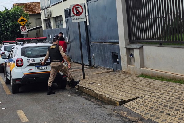 Mulher é presa acusada de furtar botijão de gás no bairro Sebastião Amorim