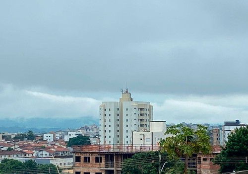 Previsão do tempo aponta feriado prolongado com muita chuva em Patos de Minas