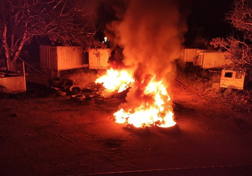 Suposto incêndio criminoso mobiliza Corpo de Bombeiros pela terceira vez em depósito de pneus