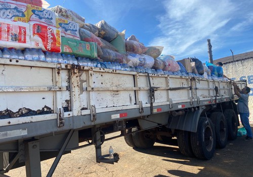 Cerca de 44 toneladas de donativos sairão de Patos de Minas com destino a Brasília nesta sexta-feira
