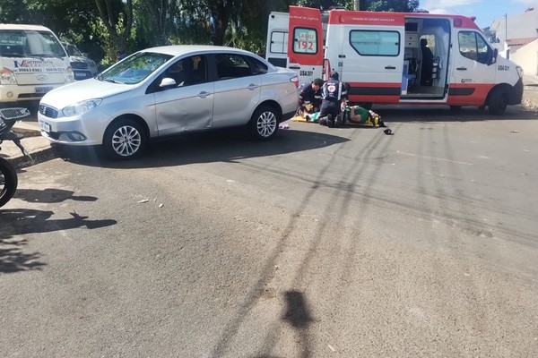 Condutor avança parada obrigatória e provoca mais um acidente no bairro Jardim Esperança