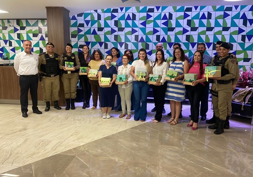 Sicoob Credicopa distribui 1.500 livros de Educação Financeira para escolas de Patos de Minas