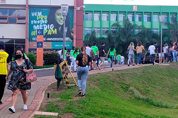 Unipam realiza vestibular 2021 e alunos fazem provas presencialmente e online em Patos de Minas