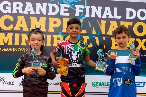 Filho de peixe... atleta patense de 8 anos vence a final do Campeonato Mineiro de Bicicross