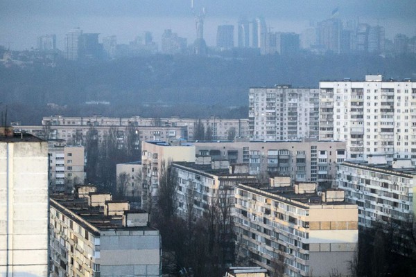 Ataque russo a edifício residencial em Kiev deixa 2 mortos e 12 feridos