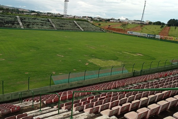 FMF reprova gramado do Estádio do Mamoré e nega pedido da URT para transferir jogo com o Atlético