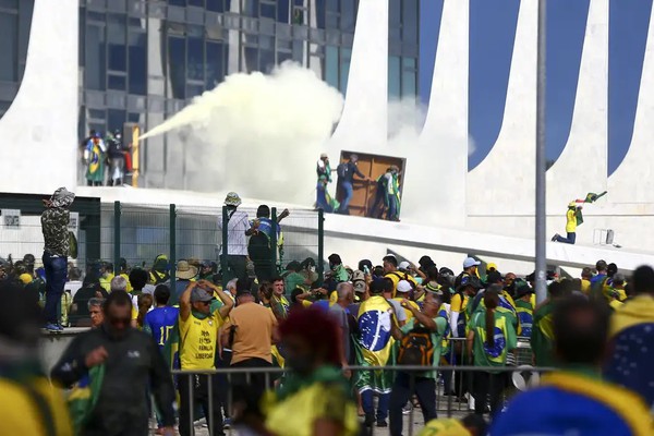 Nove em cada dez brasileiros reprovam invasões de 8 de janeiro
