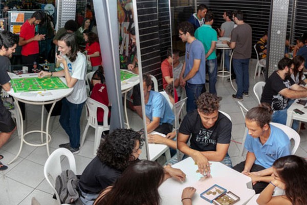 IFTM e UFU promovem dia do orgulho nerd e atraem várias pessoas em Patos de Minas