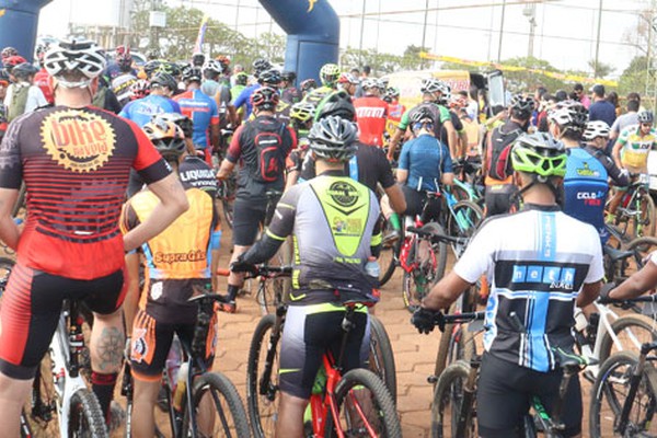 Ciclistas se preparam para segunda etapa da Copa Patos de Mountain Bike em Patos de Minas