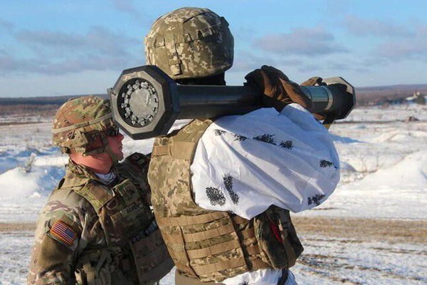 Forças russas na fronteira começam a ser retiradas, indica Moscou