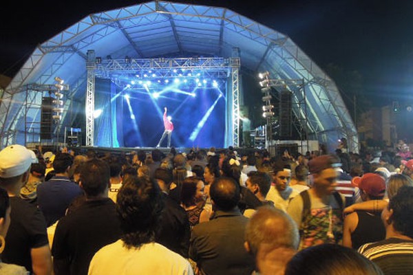 Festival de Dança abre espaço para artistas locais e leva grande público para a Praça do Fórum