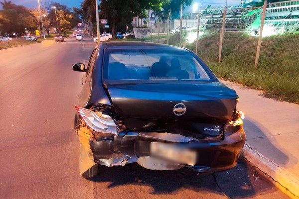 Motorista passa mal, bate na traseira de outro veículo e é agredido em Patos de Minas