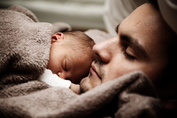6 maneiras para criar uma rotina de sono com a sua família