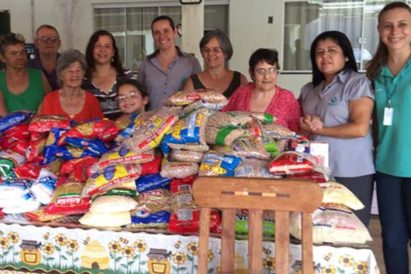 O Vera Cruz Hospital faz entrega dos alimentos da campanha ''Natal Solidário HVC''
