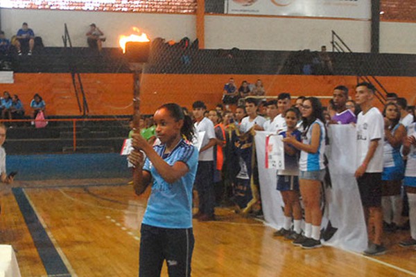 Abertura dos Jogos Estudantis de Minas Gerais reúne atletas de outras 13 cidades em Patos de Minas