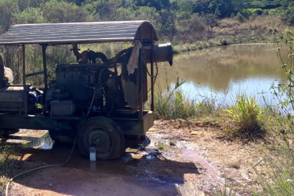 Meio Ambiente fiscaliza área de conflito pela água em Serra do Salitre e notifica produtores