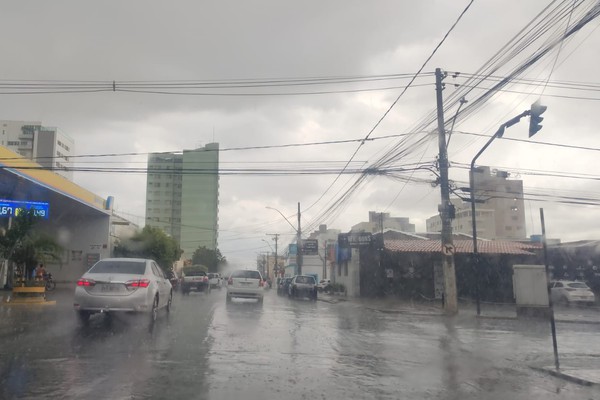 Alívio: chuva cai em Patos de Minas e previsão mostra "refresco" nos próximos dias