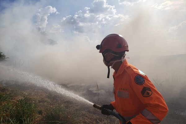 Corpo de Bombeiros se prepara para enfrentar incêndios florestais durante a estiagem em MG