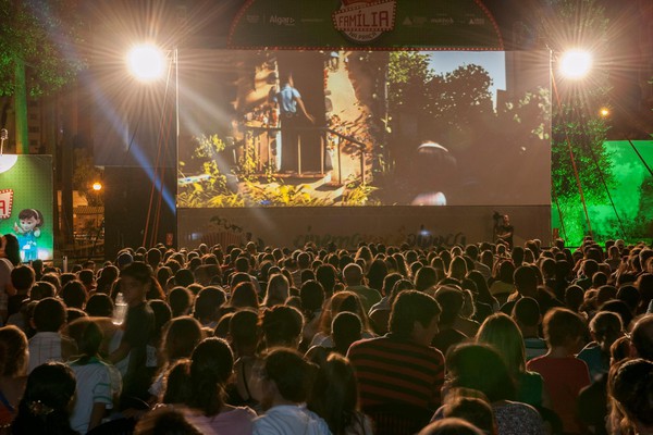 Cine Família na Praça estreia em Patos de Minas no próximo fim de semana