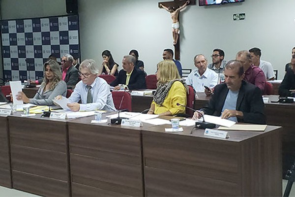 Vereadores de Patos de Minas prorrogam prazo de suspensão das atividades até 14 de abril