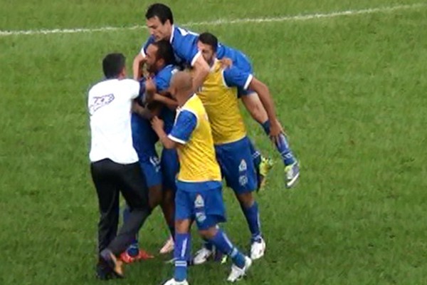 Trovão Azul vence Tricordiano com gol no finalzinho e cola de vez no G4 do Mineiro; Veja os lances