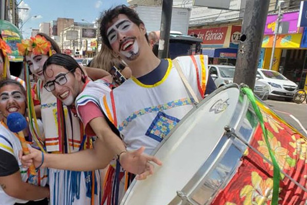 Grupo Tupam prepara espetáculo ao ar livre e faz campanha para bancar viagem a Festival
