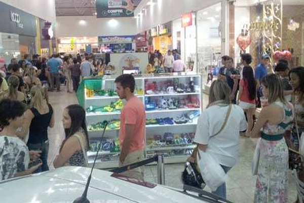 Último dia de vendas de passaporte para Fenamilho 2014 tem fila enorme