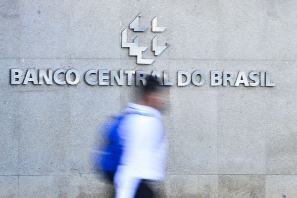 Auxílios temporários pressionam inflação, diz Banco Central