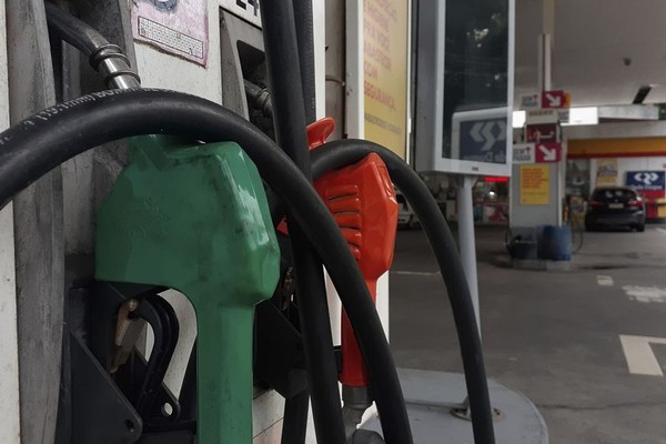 Pesquisa do Procon mostra o preço da gasolina entre R$ 7,37 a R$ 7,89 nos postos da cidade