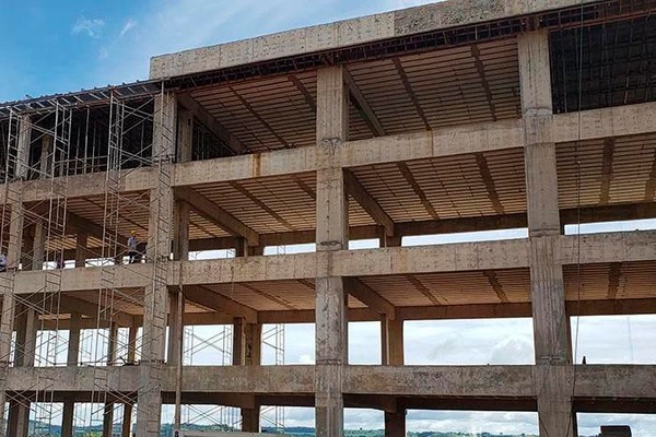 Obras do Campus da UFU em Patos de Minas podem ser concluídas em 18 meses, afirma reitor