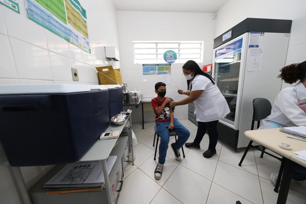 Governo de Minas convoca meninos e meninas de 9 a 14 anos para se vacinarem contra o HPV