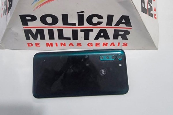 Após denúncia, Polícia Militar prende jovem de 26 anos e recupera celular furtado em Presidente Olegário
