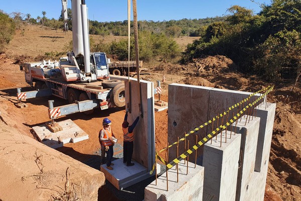 DER-MG retoma obras na ponte sobre Rio Dourados, em Coromandel