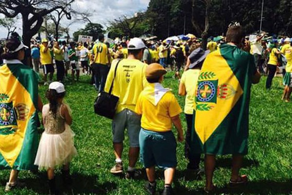 Grupo de Jovens funda em Patos de Minas movimento para a volta da Monarquia no Brasil
