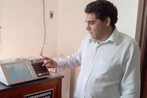 Uso de eletrônicos durante a votação terá fiscalização rigorosa em Patos de Minas