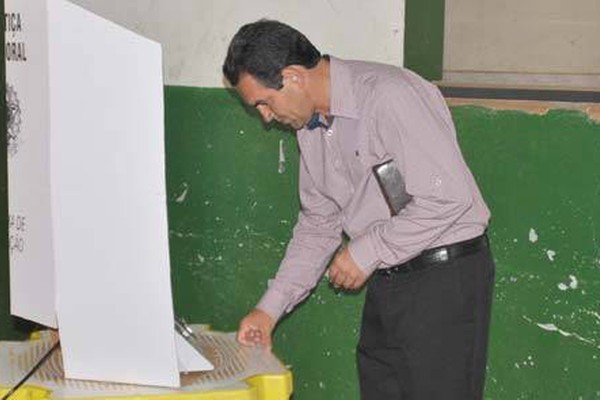 Pedro Lucas ressalta campanha eleitoral ao votar em seção no Lagoinha