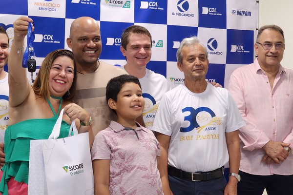 CDL Patos de Minas finaliza campanha Natal CDL 2023 com entrega de prêmios; veja a alegria dos ganhadores