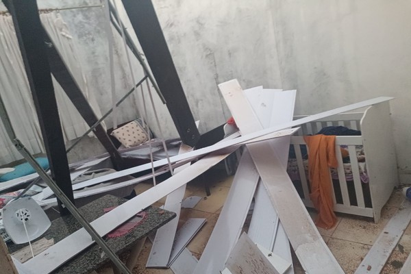 Família pede ajuda para reconstruir casa destruída por temporal em Santana de Patos