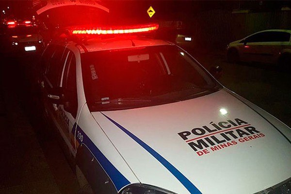 PM prende acusado de disparar e matar desafeto em bar lotado de Patrocínio