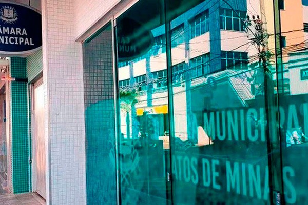 Câmara de Patos de Minas reduz horário de funcionamento e restringe acesso do público