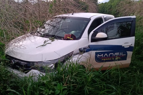 Polícia Militar Rodoviária encontra em meio a cafezal carro tomado de assalto em Serra do Salitre
