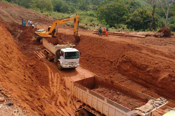 DER prevê prazo de 5 meses para concluir recuperação da rodovia Patos-Presidente Olegário