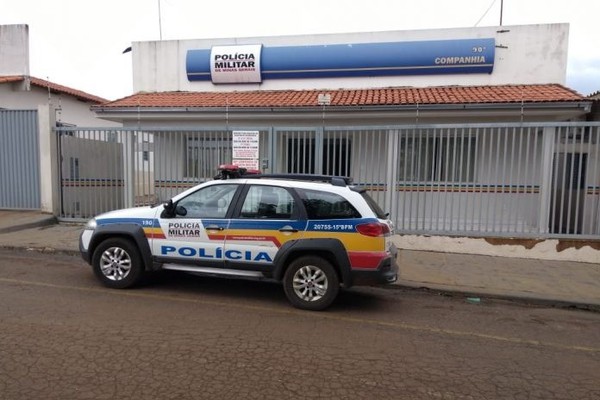 Polícia procura por ladrões que invadiram APAE e furtaram combustível de ônibus em Carmo do Paranaíba