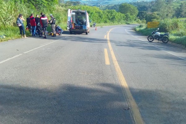 Jovem inabilitado de 19 anos acaba na delegacia depois de se envolver em acidente na MGC354 em Patos de Minas