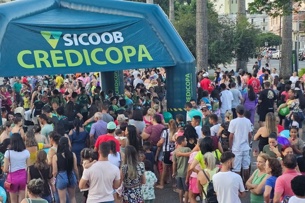 Dia das Crianças do Sicoob Credicopa leva milhares de pessoas a Praça do Coreto
