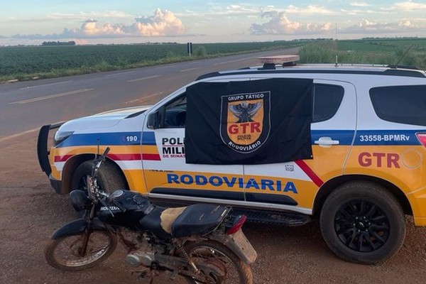Homem é preso em Presidente Olegário após conduzir uma motocicleta furtada há mais de 10 anos