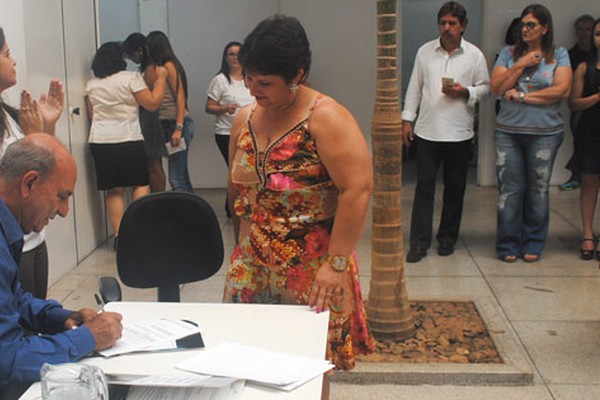 Administração dá posse a 30 diretoras e vices das escolas municipais de Patos de Minas