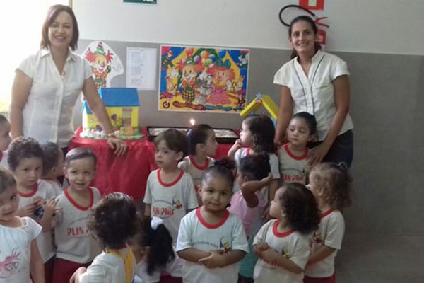 Centro Educacional da Casa das Meninas promove peça teatral em comemoração ao Dia do Circo