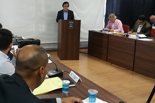 Secretário de Finanças admite dívidas de R$ 18 milhões com fornecedores da Prefeitura