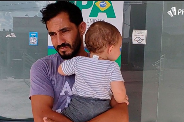 Desesperado, pai implora por vaga em hospital para criança em estado grave de pneumonia em Patos de Minas